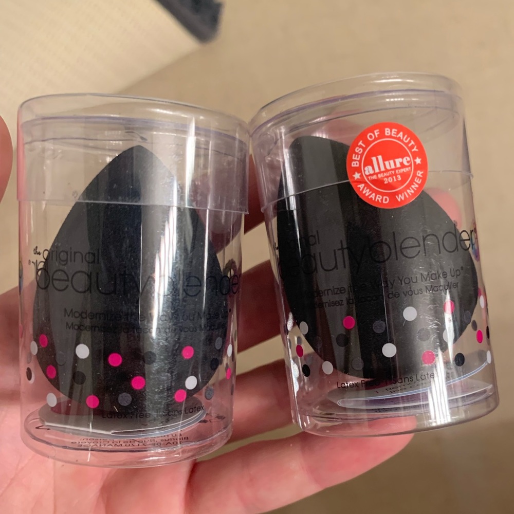 2 Black Beauty Blenders NIB